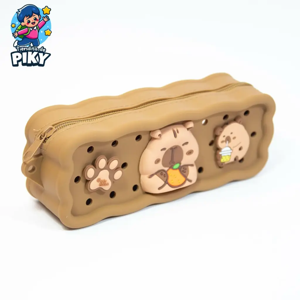 ESTUCHE CAPIBARA CAFE CLARO